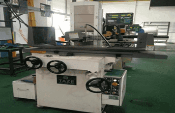 Precision grinding machine